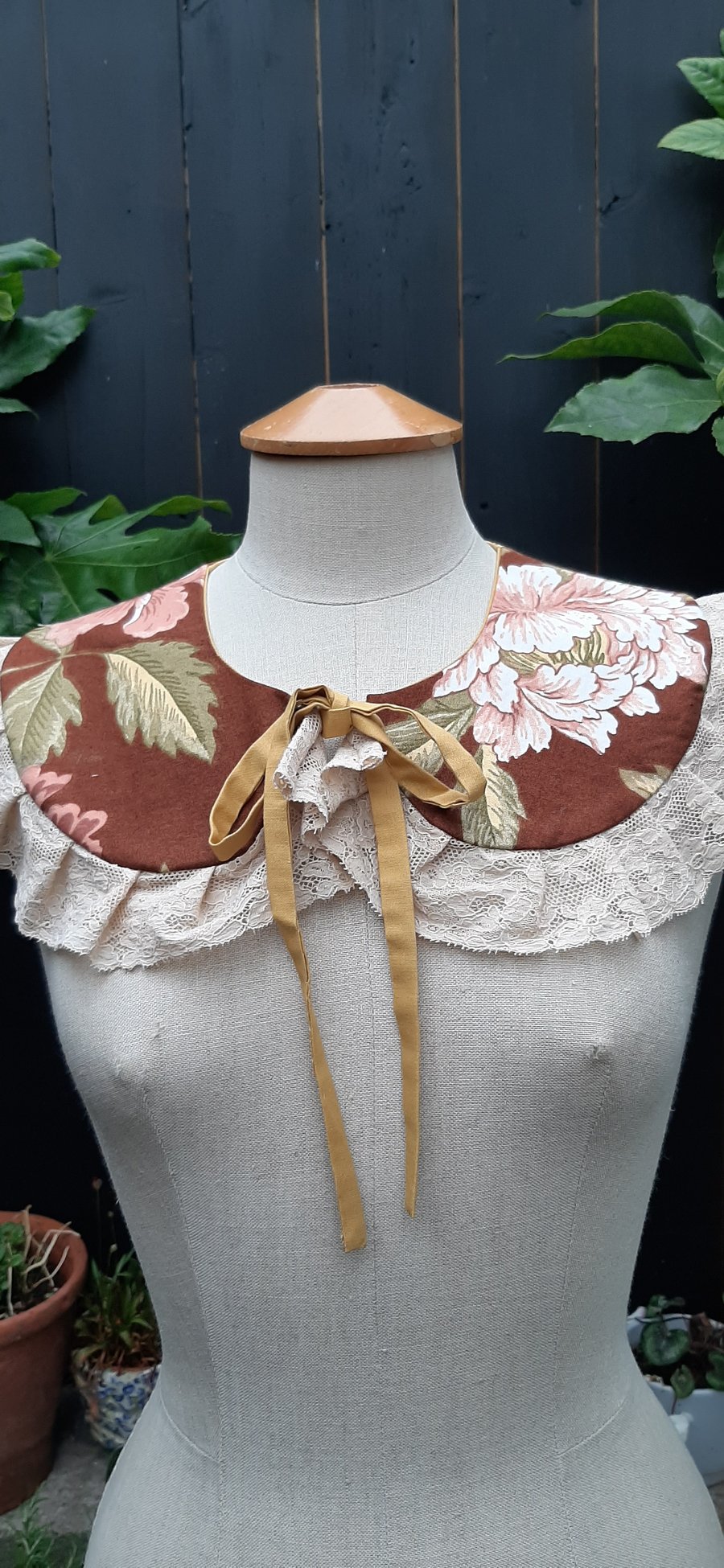 Oversized floral reversible ruffle collar