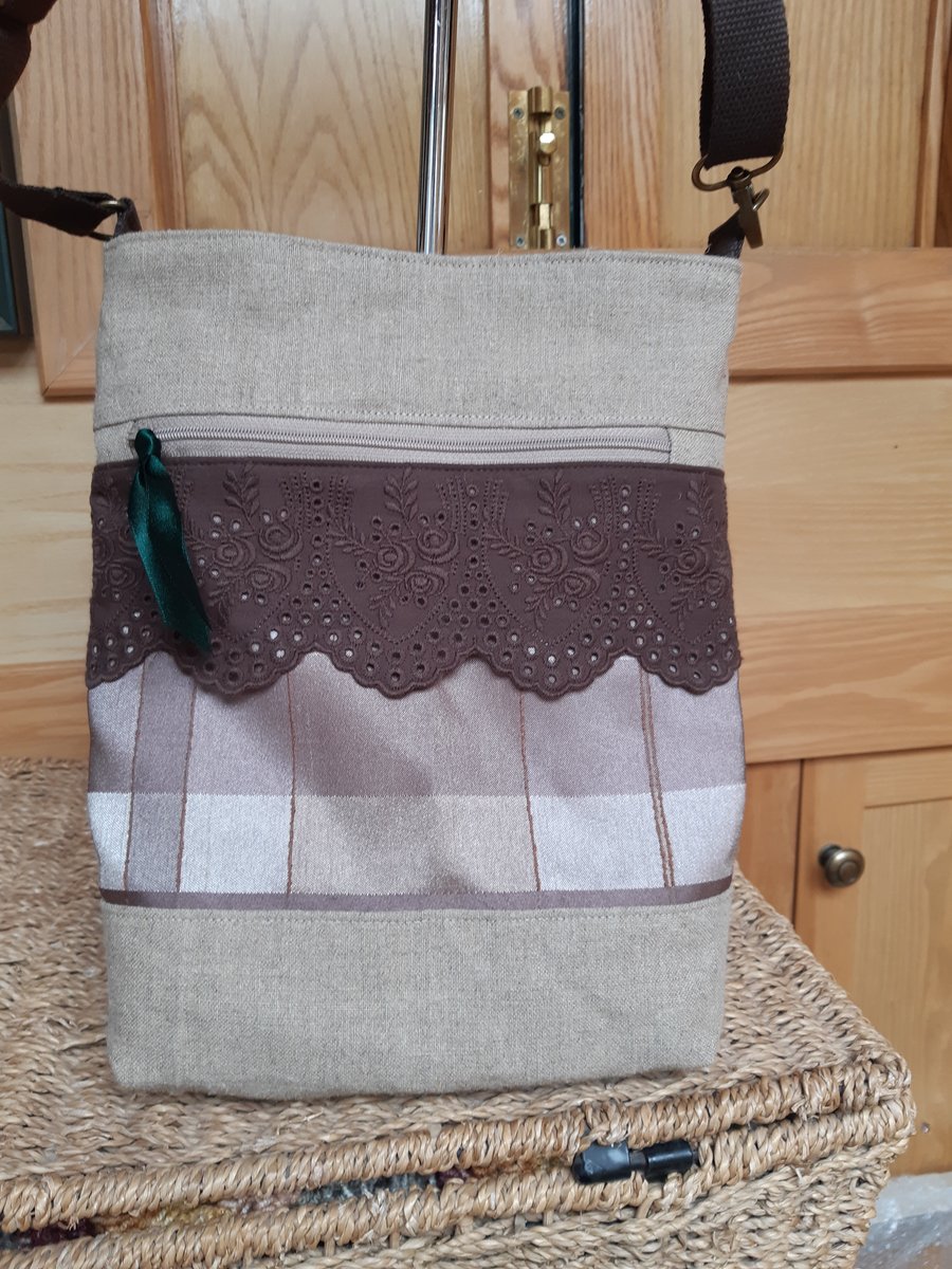 Natural linen and lace bag
