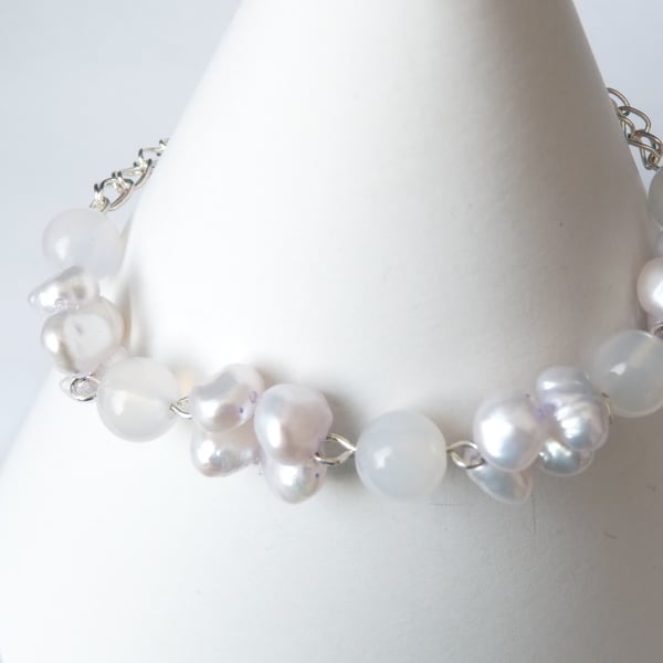 White Cultured Pearl & White Agate Bracelet   - Genuine Gemstone - Handmade 
