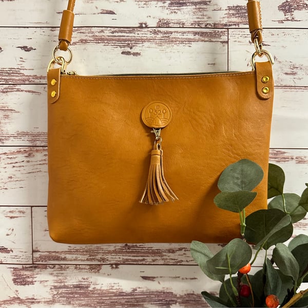 Leather crossbody bag in light tan. 