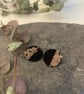 Stud earrings in black and gold - Image 1