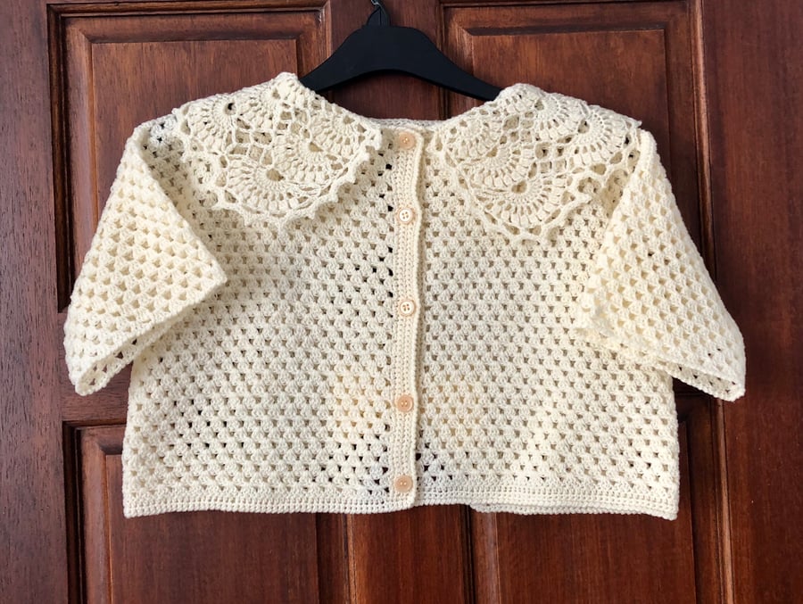 Ladies crochet crop shirt. Collar. Buttons. Short sleeves. Size M. Comfort fit.