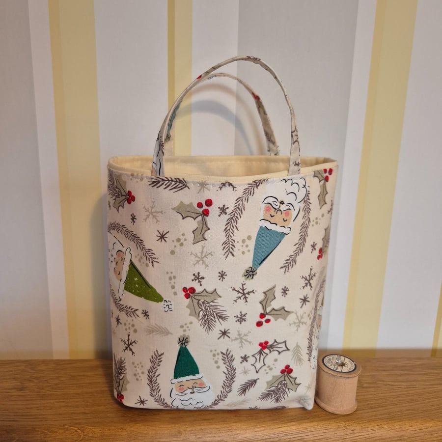 Christmas gift bag: Santa's on cream