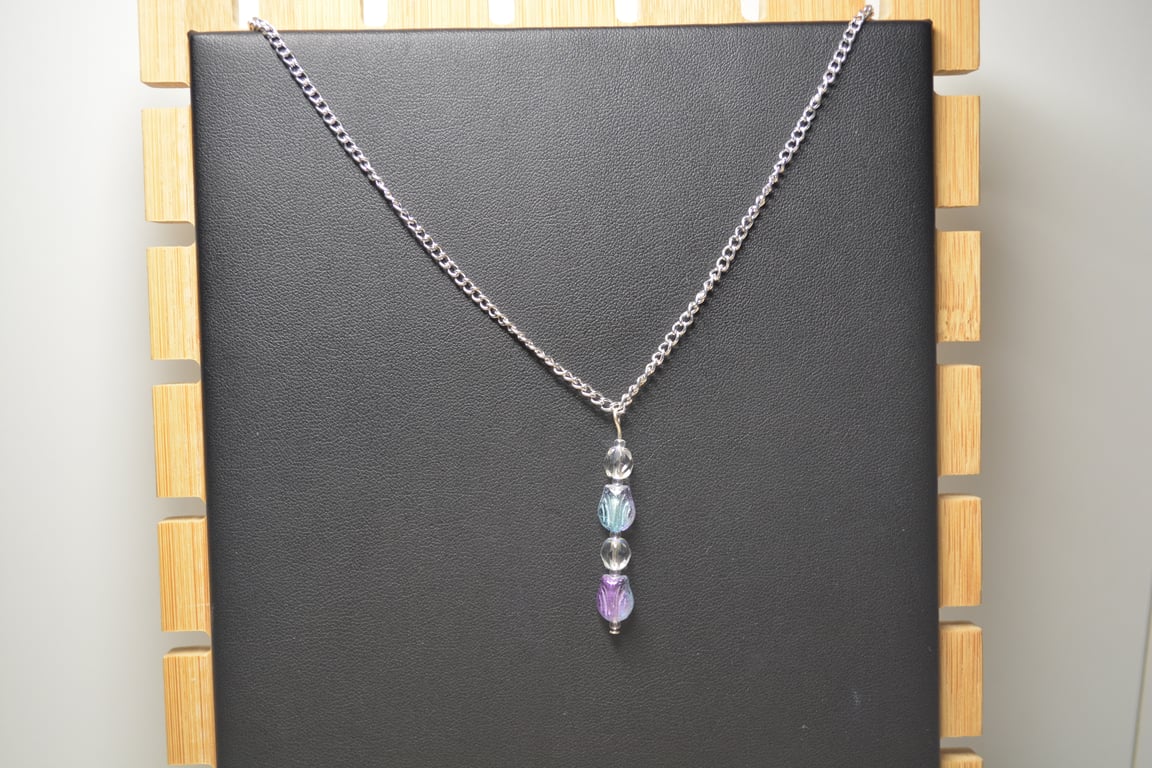 Tulip bead necklace and earrings set