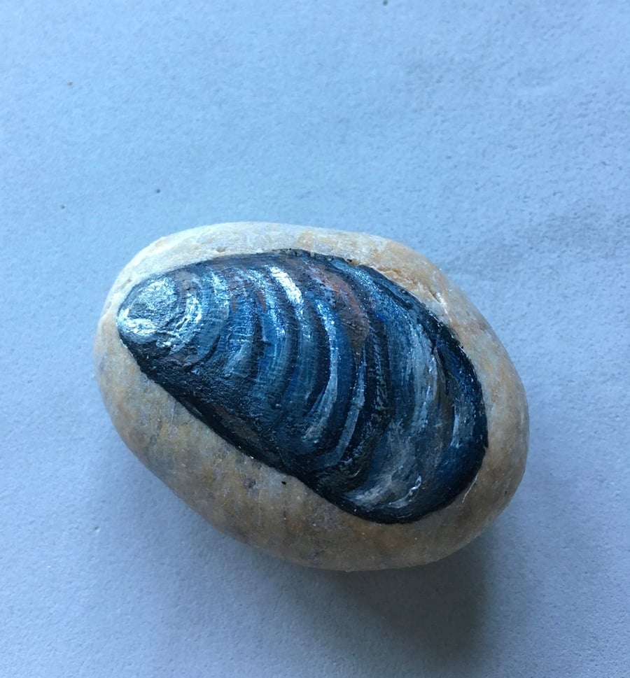 Shell painted pebble