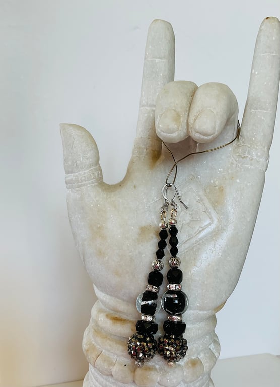 Glamorous black and silver dangle earrings 