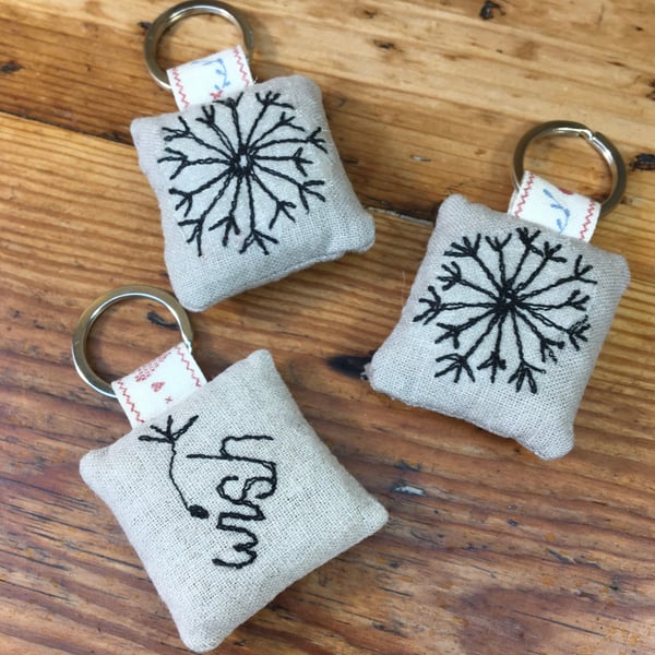 Key ring - Dandelion Wish Seeds Keyring - embroidered linen & lavender