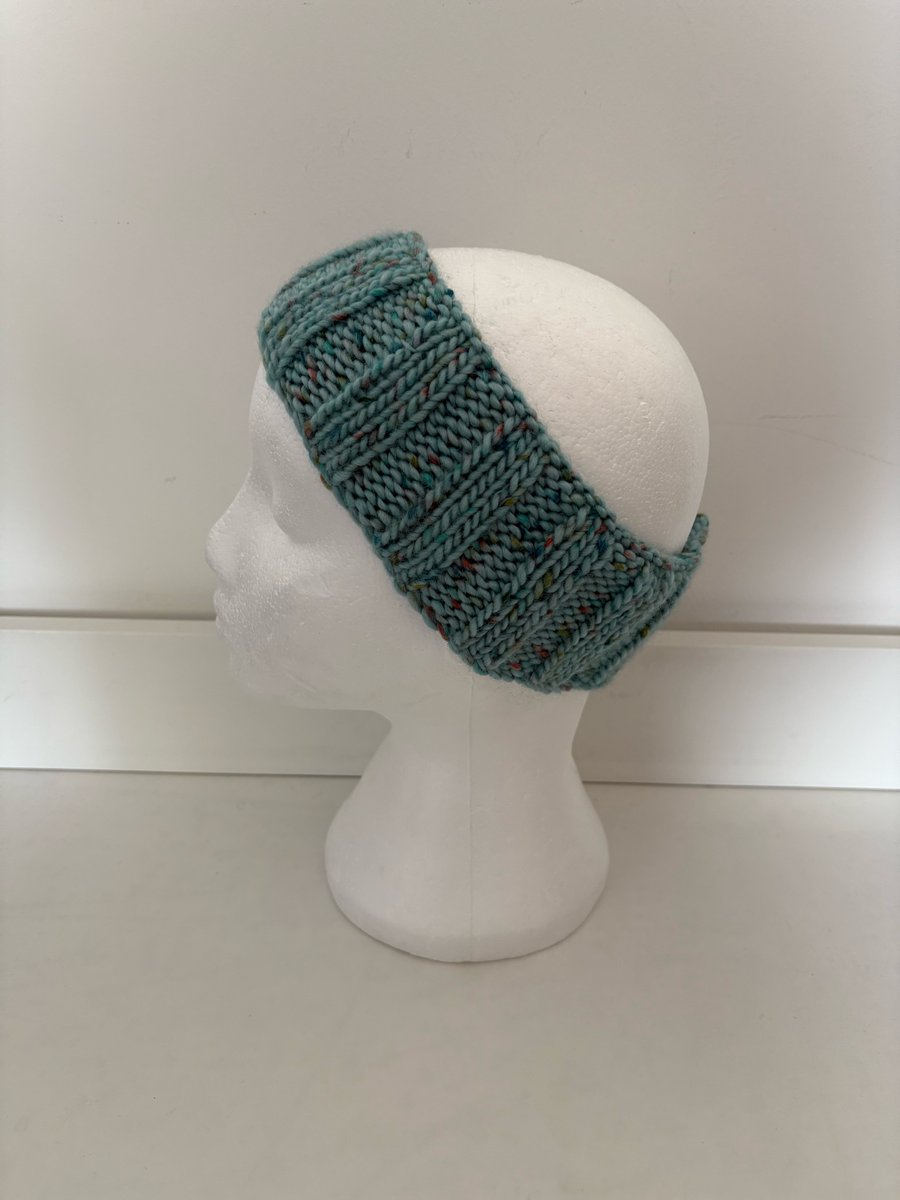 Green fleck knitted headband. 