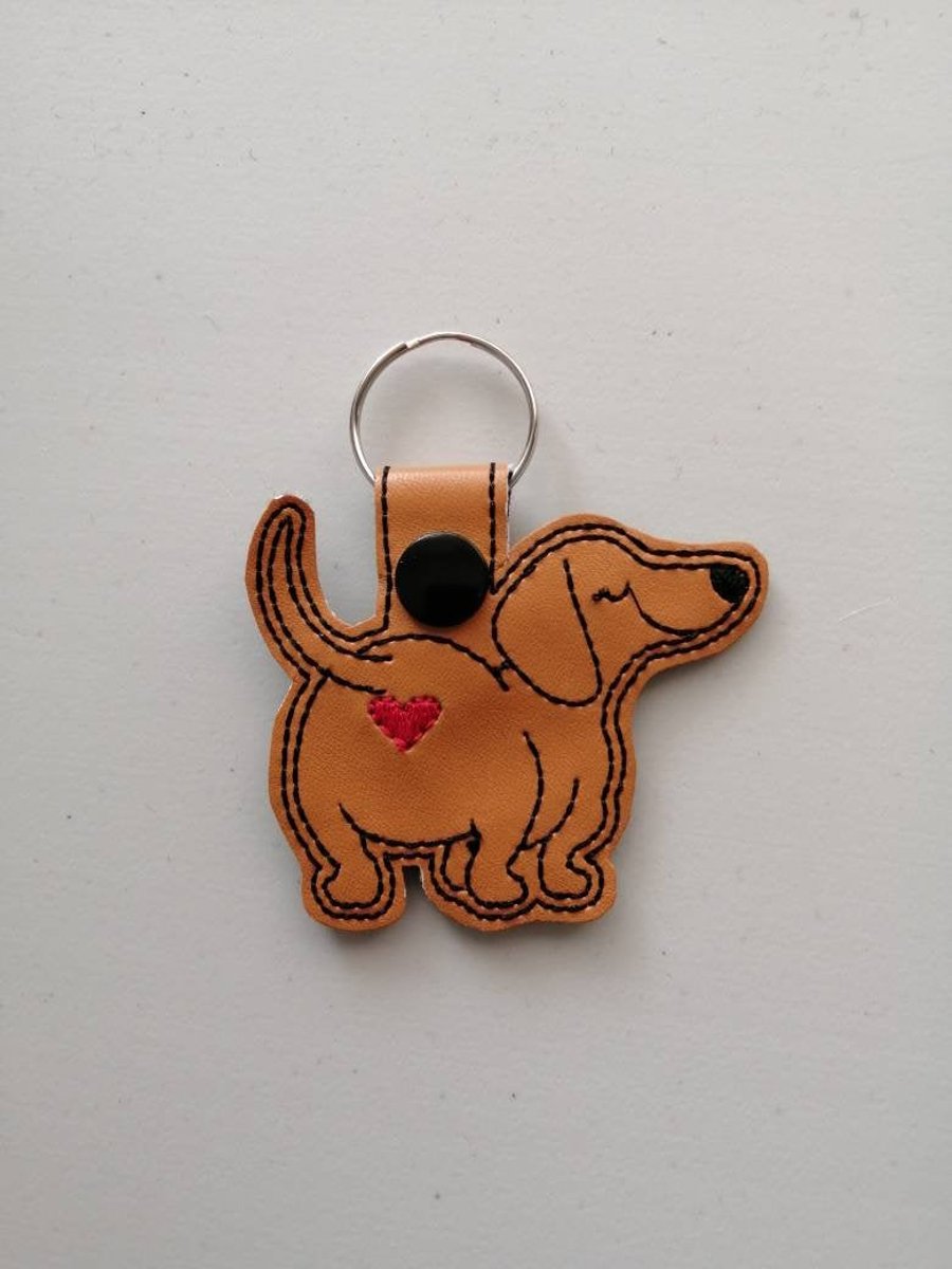 786. Dachshund bum keyring.
