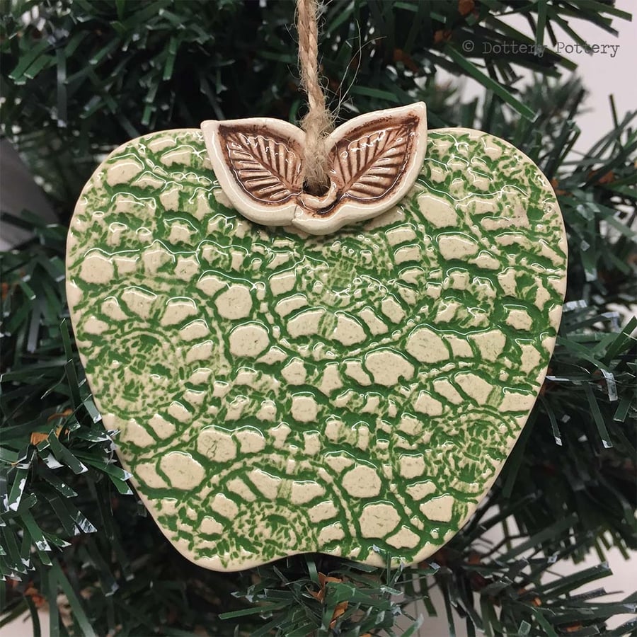30% OFF Green Lace Pottery Folk art style apple decoration
