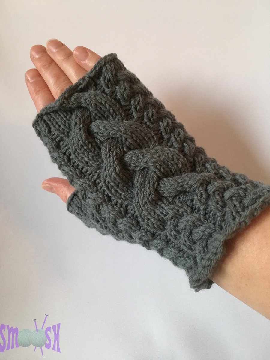 Fingerless Gloves: Charcoal Braid