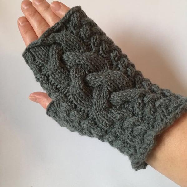 Fingerless Gloves: Charcoal Braid