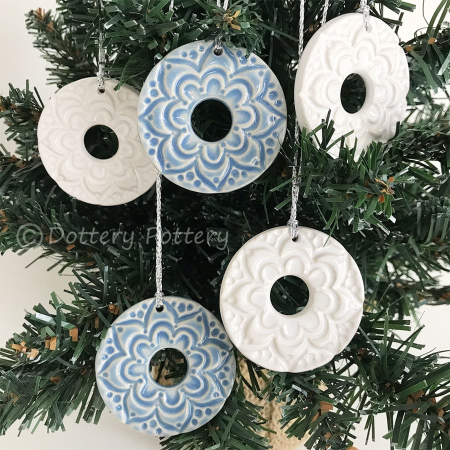Set of five ceramic snowy ball decorations