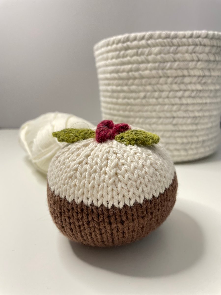 KNITTING PATTERN Christmas Puddings