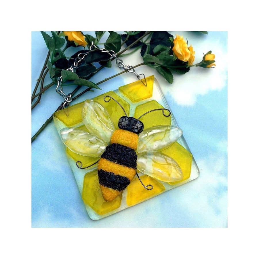 Handmade 3D Fused Glass Honey Bee Hanging Picture Suncatcher - Bumble Bee