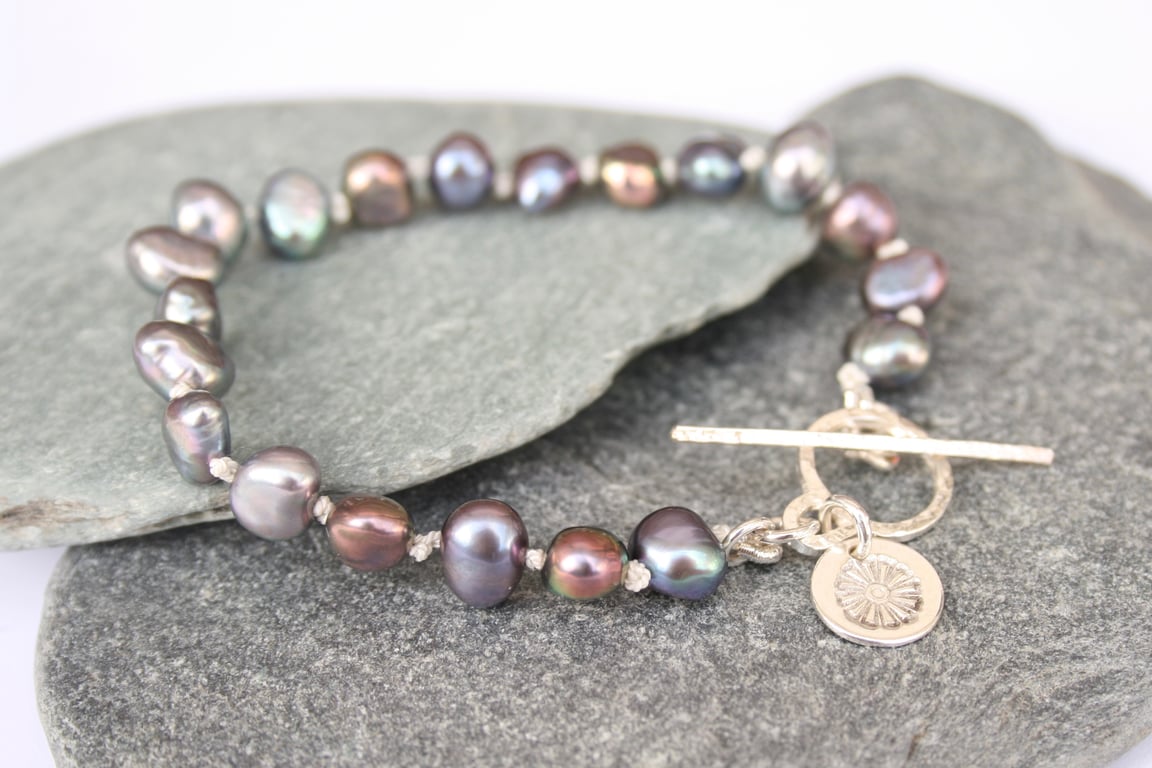 Hand knotted pearl bracelet with toggle clasp, Pearl wedding toggle bracelet