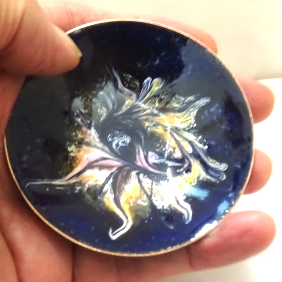 enamelled bowl - Starburst