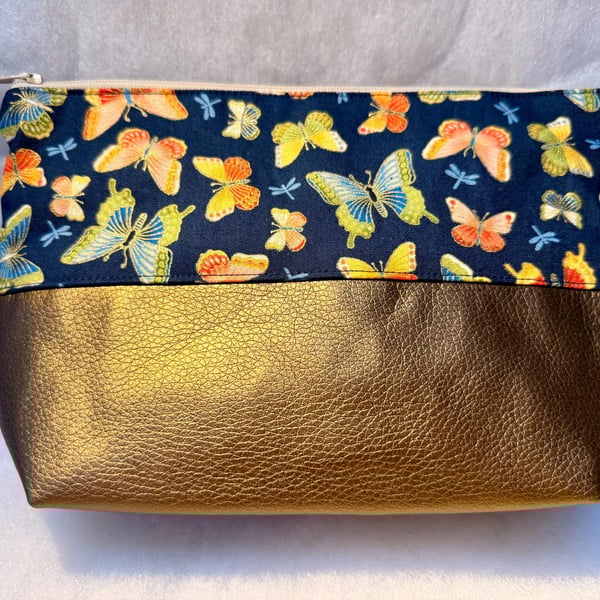 Golden butterflies - Medium zipped water-resistant pouch