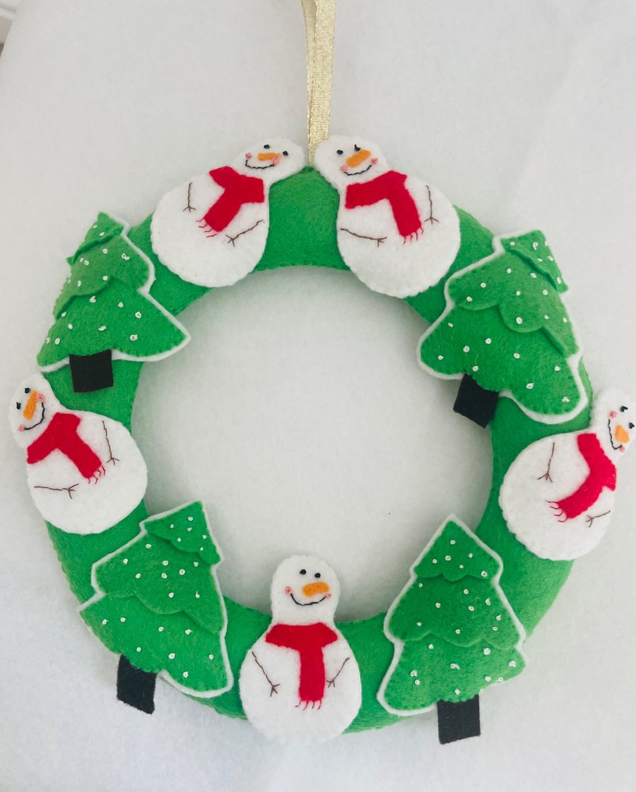 Image of Christmas felt wreath - snowmen and trees