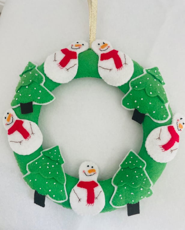 Christmas felt wreath - snowmen and trees