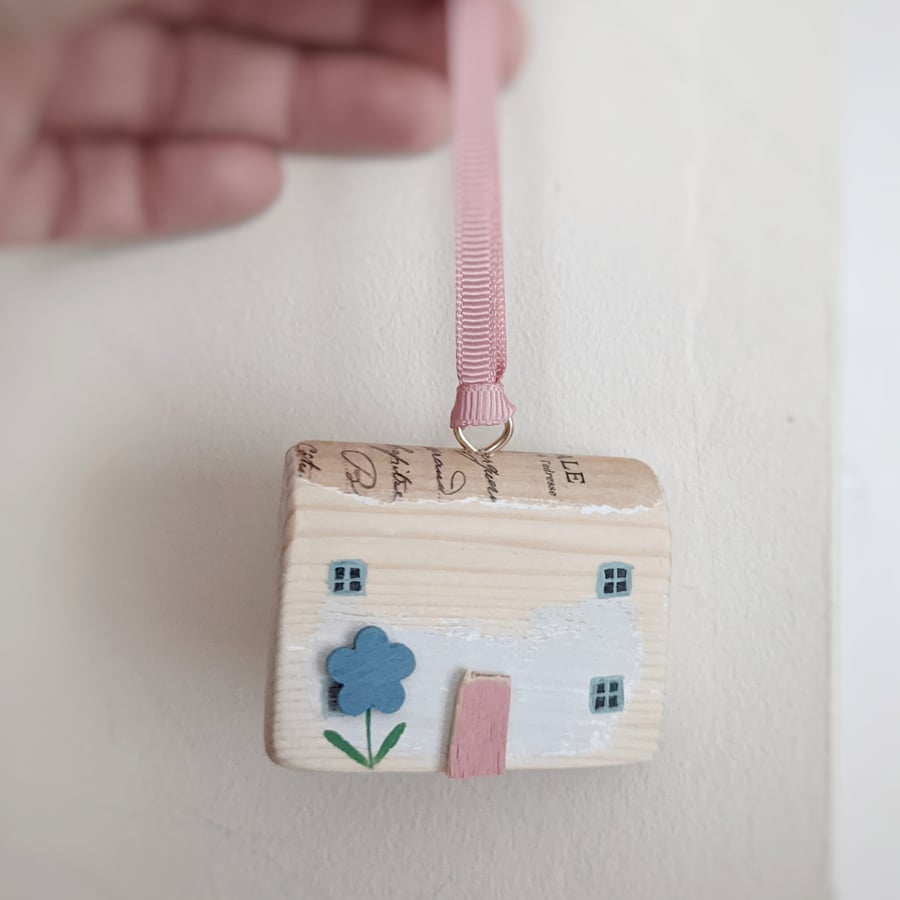 Seconds Sunday Little House Hanging Decoration