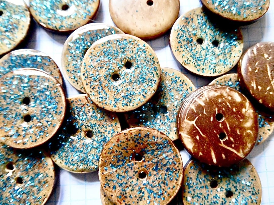 10 x  Blue Coconut Shell, Enamelled, Glitter Buttons