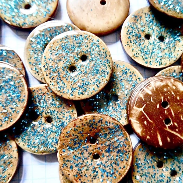 10 x  Blue Coconut Shell, Enamelled, Glitter Buttons