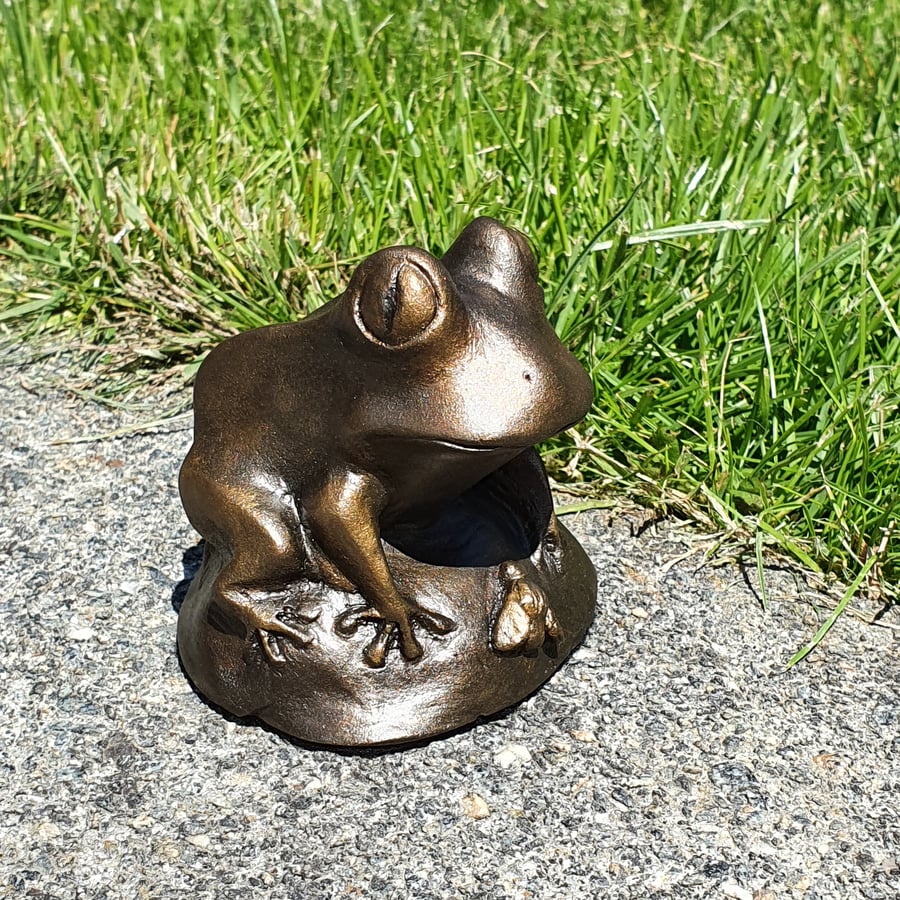 Frog Sculpture