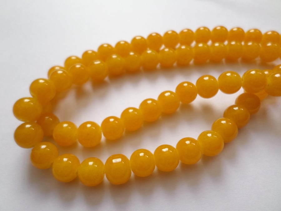 30 x Imitation Jade Glass Beads - Round - 8mm - Mango 