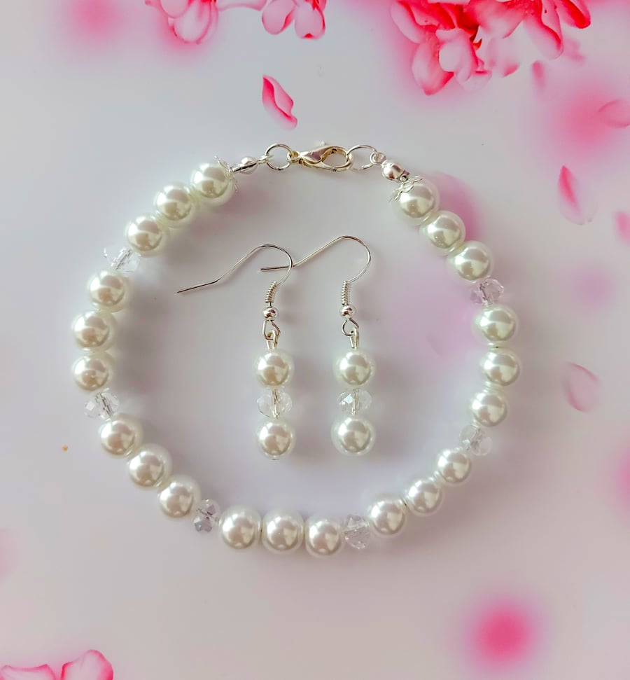 8mm White Glass Pearl & Crystal Bracelet & Earrings Set in Card Gift Box