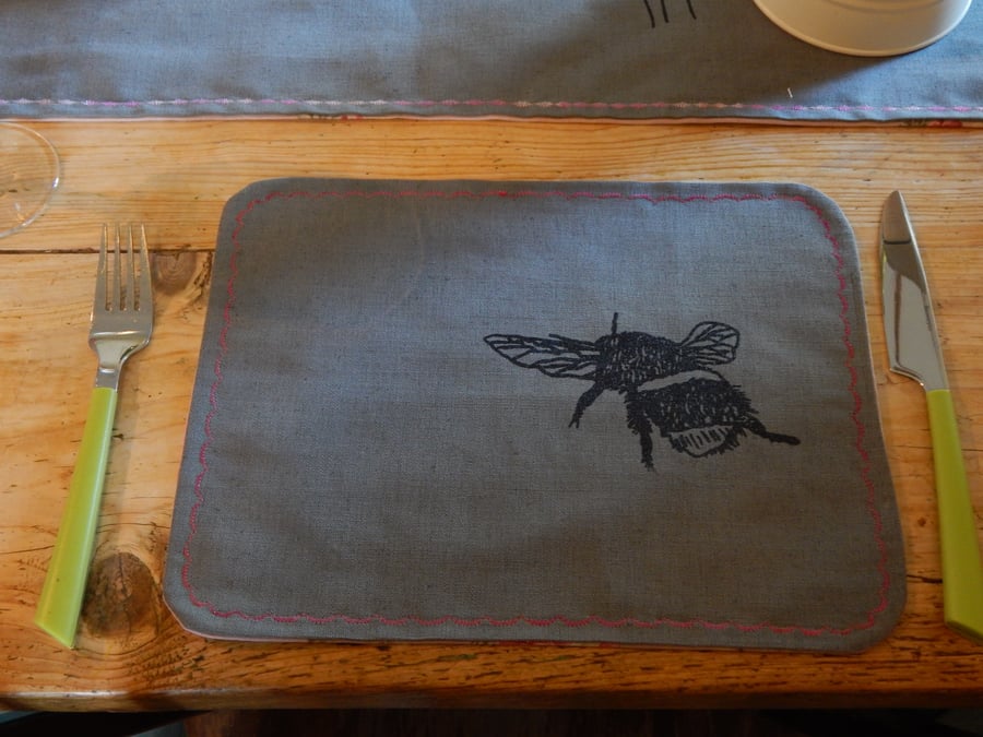 BUMBLE BEE GREY FABRIC PLACEMAT - REVERSIBLE