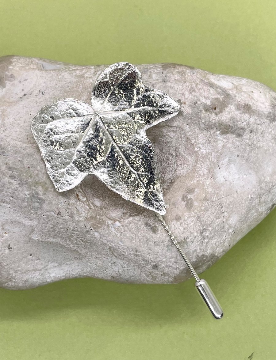 Ivy leaf pin brooch