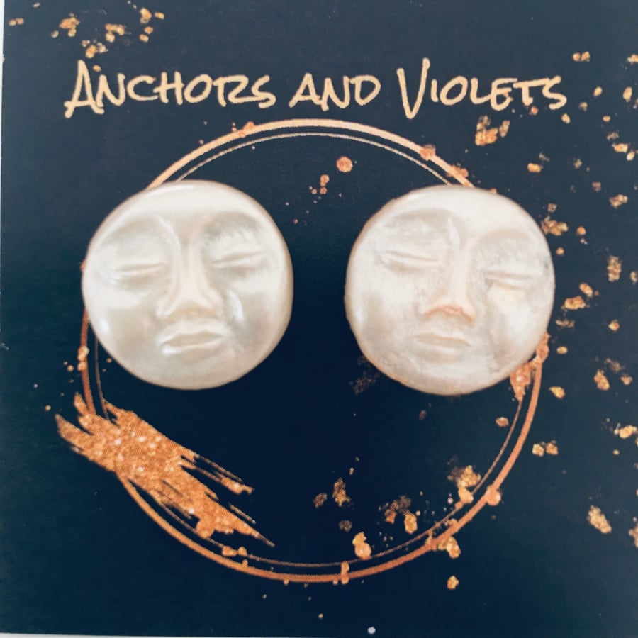 Moon face stud earrings 