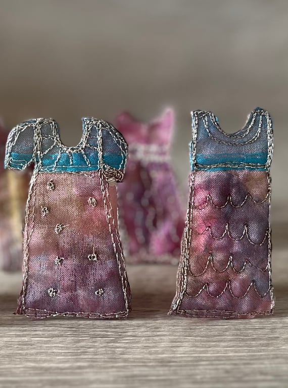 5 Free Motion Embroidered Dress Embellishments Card Making 