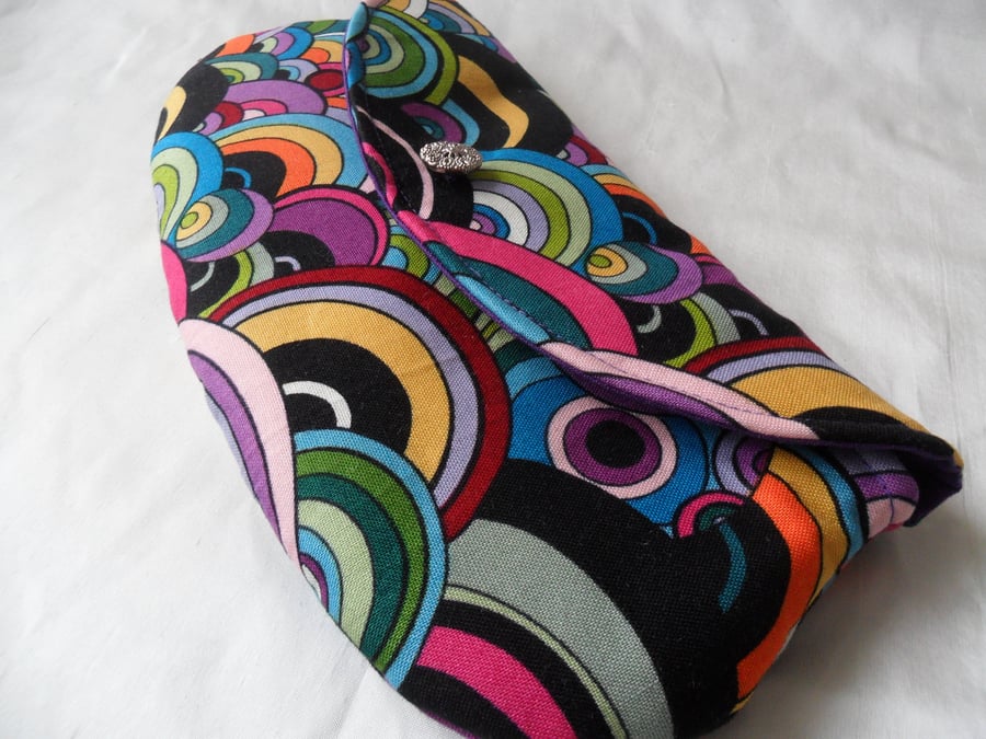 Make-up bag with brushes in a 60's print