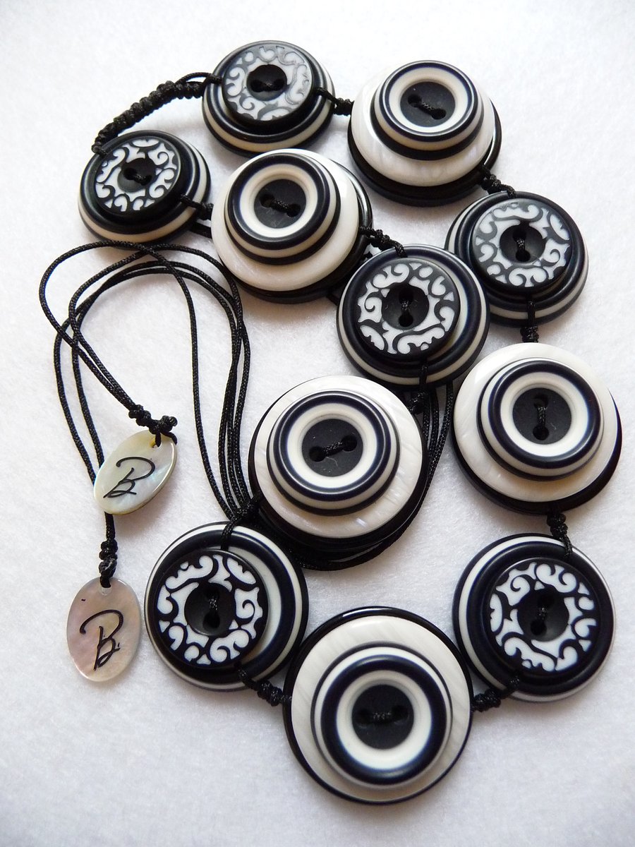 FY111 - BLACK AND WHITE - MODERN BUTTONS HANDMADE NECKLACE