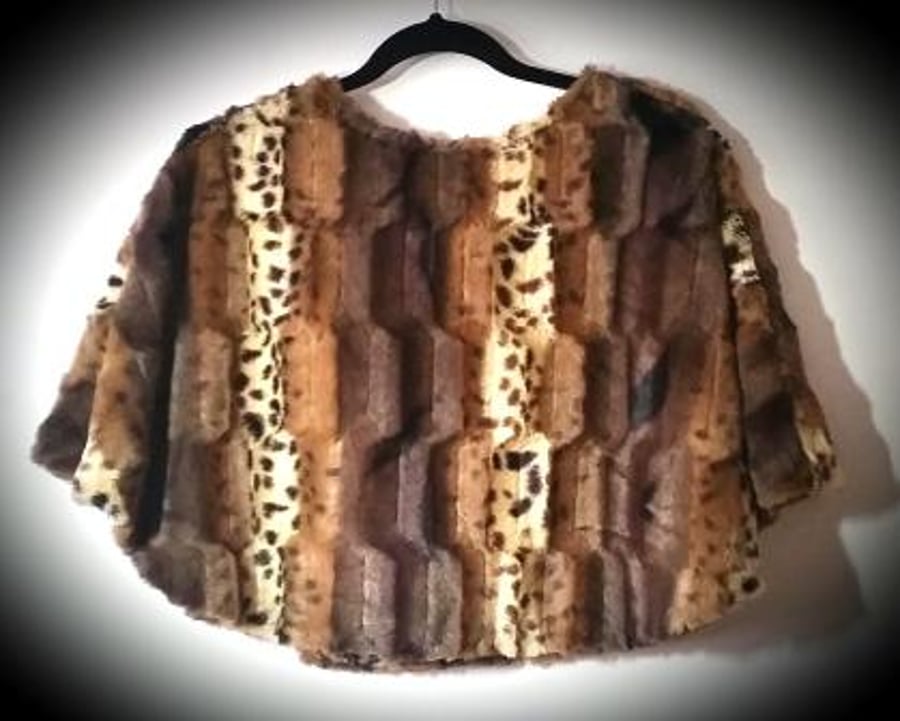 PAMELA  ELEGANT FAUX FUR CAPE