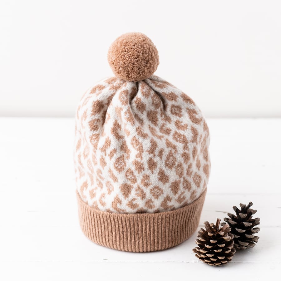 Leopard knitted pom pom hat - cream
