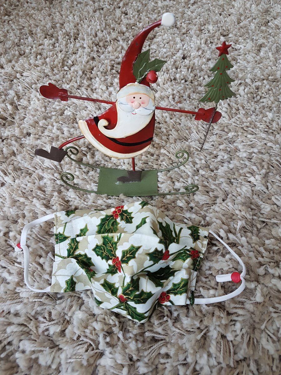 Adult festive face covering – Holly and Berry print