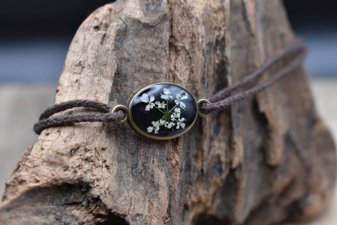 Adjustable Resin Bracelet with Pressed Cow Parsley Flower, Waxed Cotton Cord