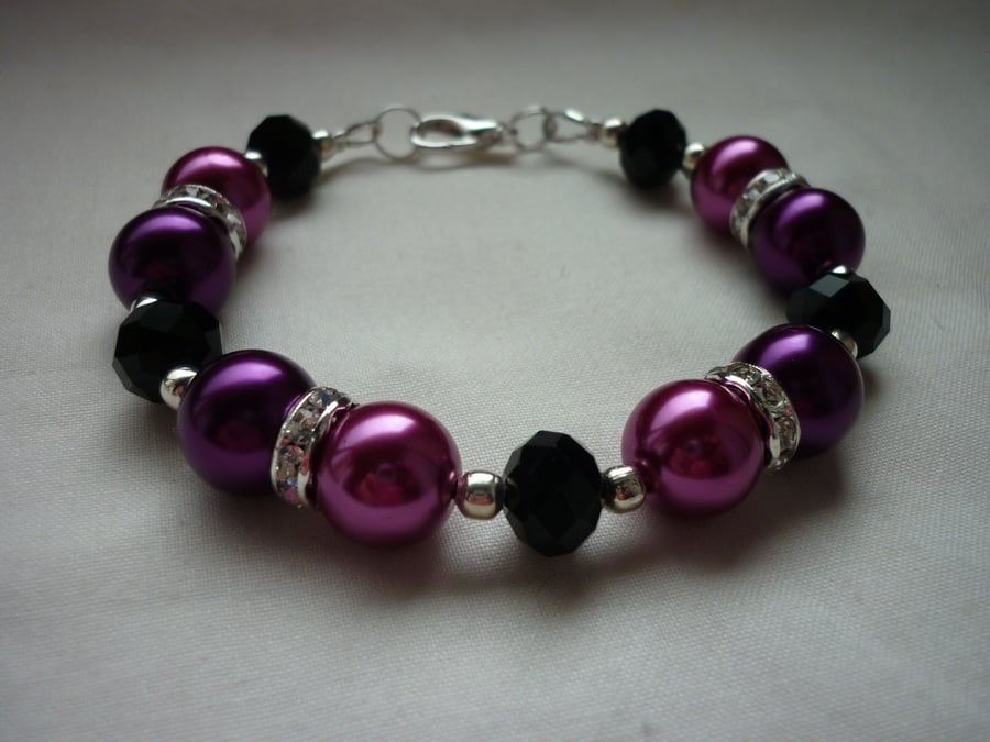 MAGENTA, FUSCHIA AND BLACK RHINESTONE BRACELET.  613