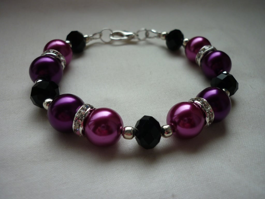 MAGENTA, FUSCHIA AND BLACK RHINESTONE BRACELET.  613