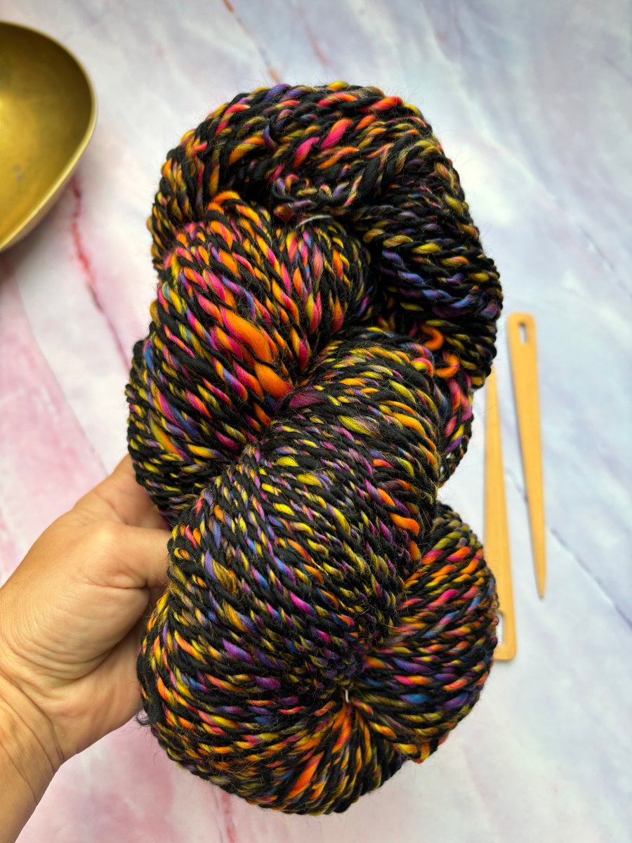 Hand spun merino wool yarn, black rainbow thick and thin art yarn 250g lot62