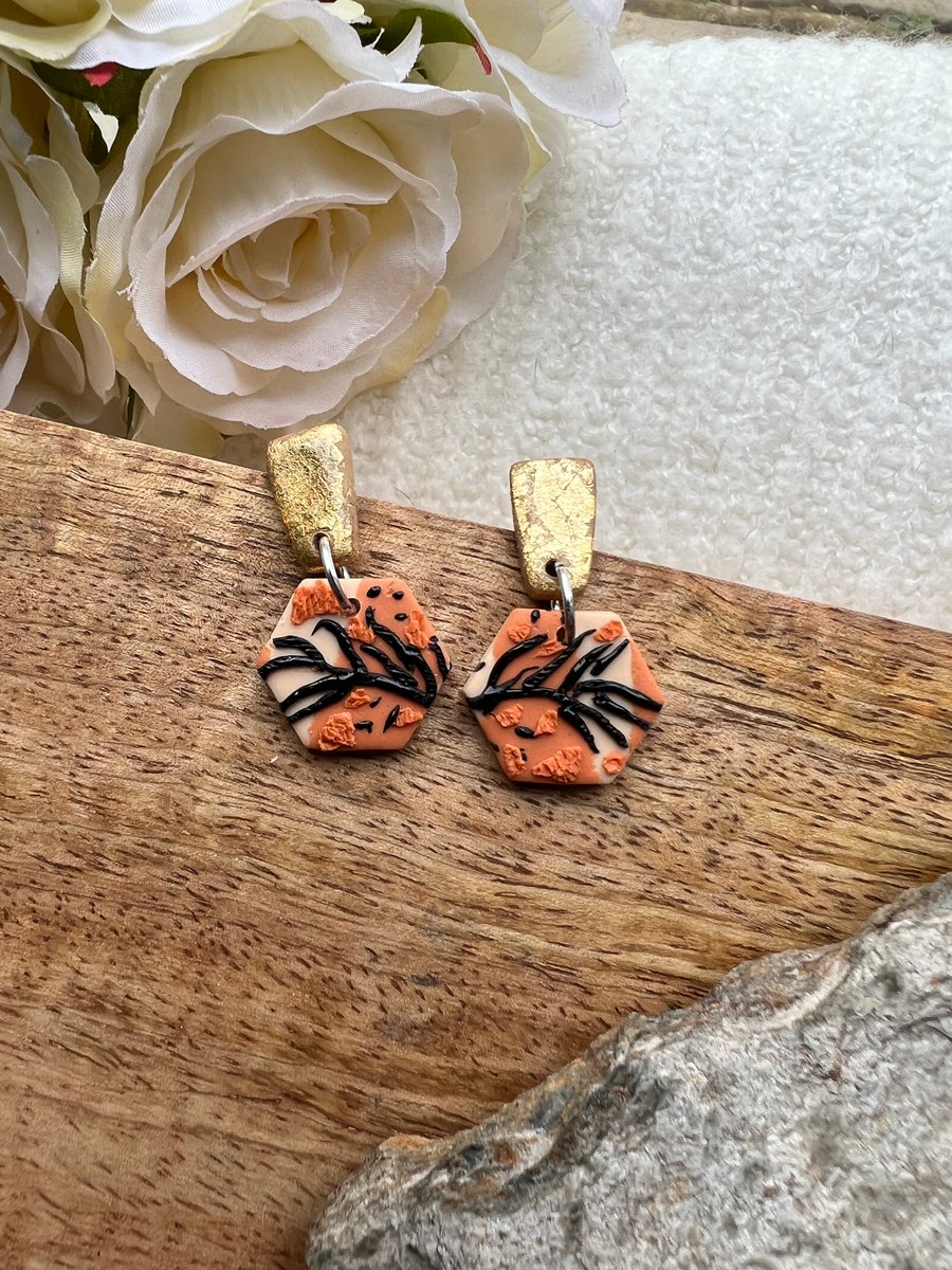 Detailed Fern Hexagon Earrings 