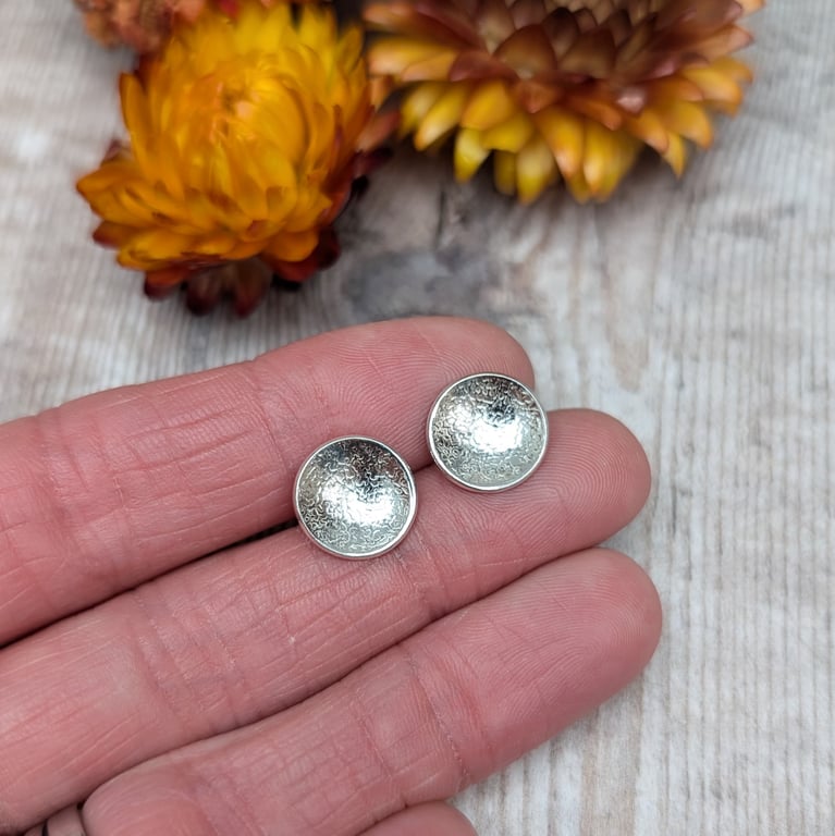 Sterling Silver Round Curved Textured Disc Stud Earrings - JBJ3010