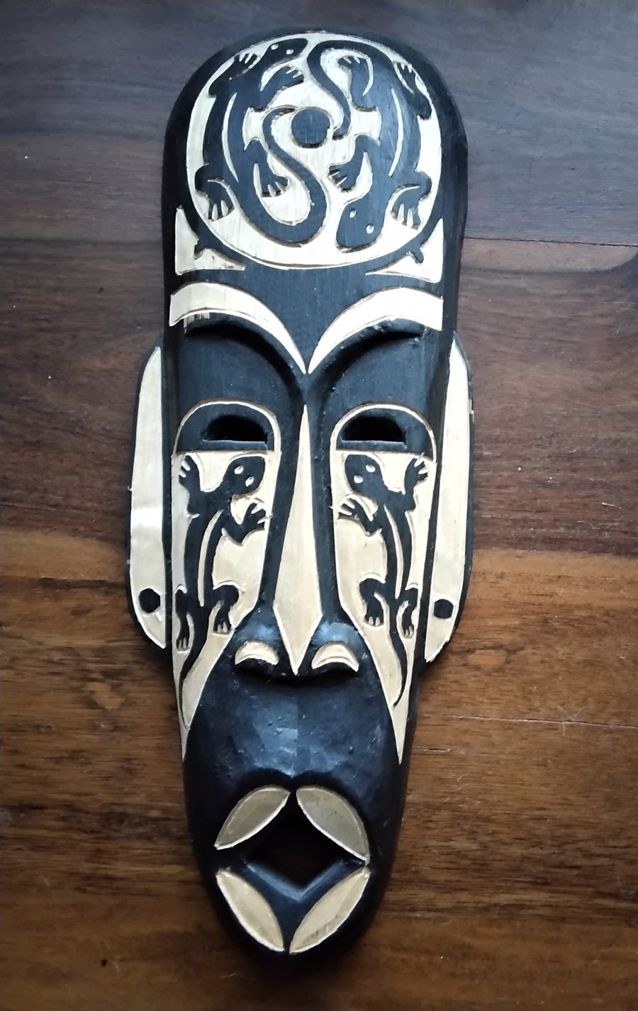 Vintage Watchful Guardian Mask – Hand-Carved Wooden Wall Piece