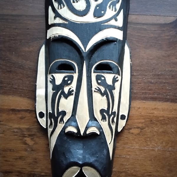 Vintage Watchful Guardian Mask – Hand-Carved Wooden Wall Piece