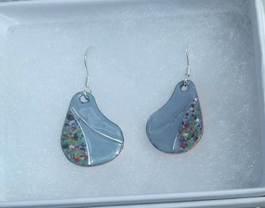 KIDNEY SHAPED ENAMELLED EARRINGS - SMALL & DAINTY WITH SILVER WIRE