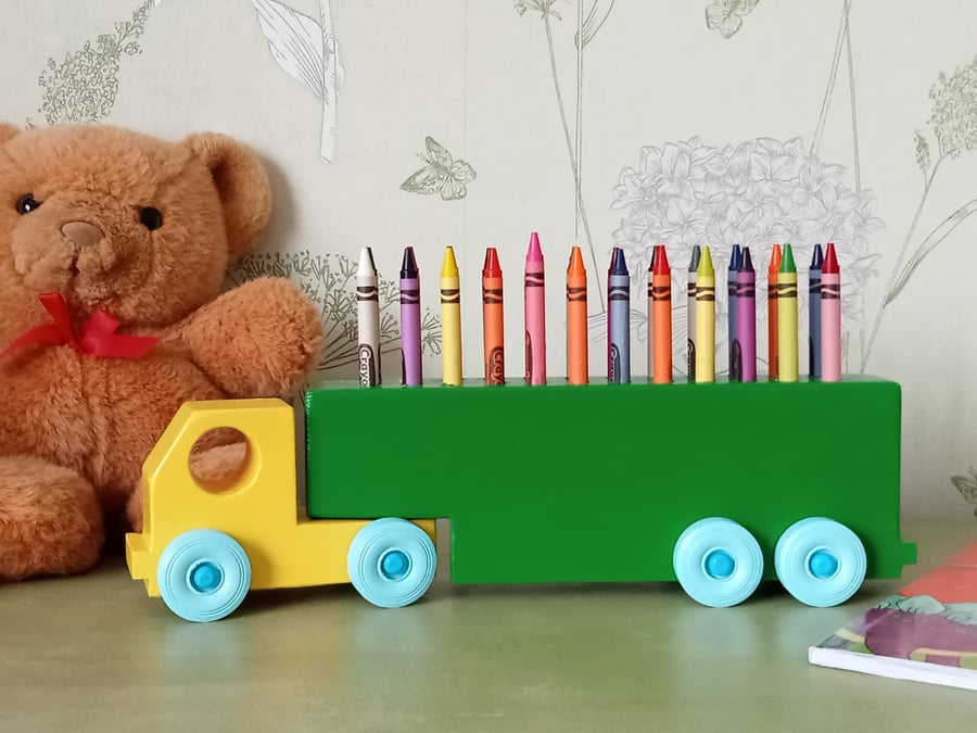 Children's Wax Crayon Organiser