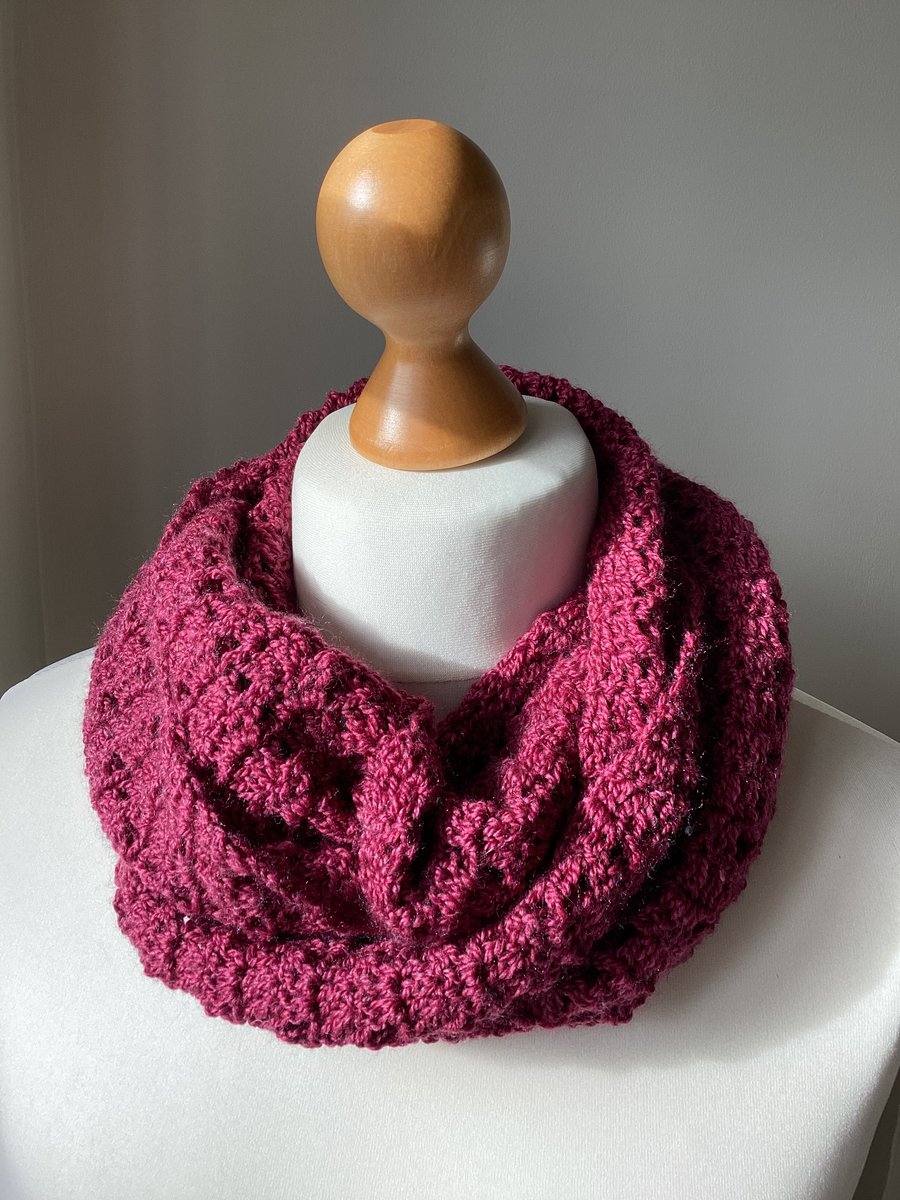 Lacy Infinity scarf in wool and silk, colour Bordeaux 